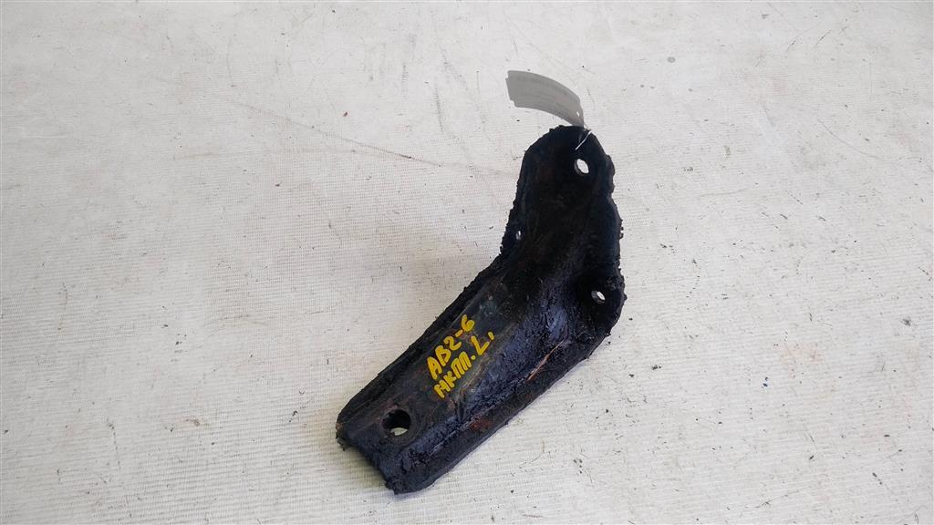 Audi 90 B2 (1984—1987) для Кронштейн КПП левый