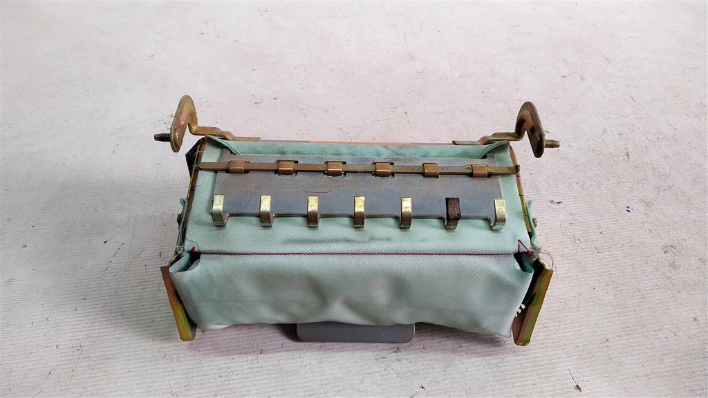 Nissan Maxima A32 (1994—2000) для Аэрбег пассажирский (в торпедо)