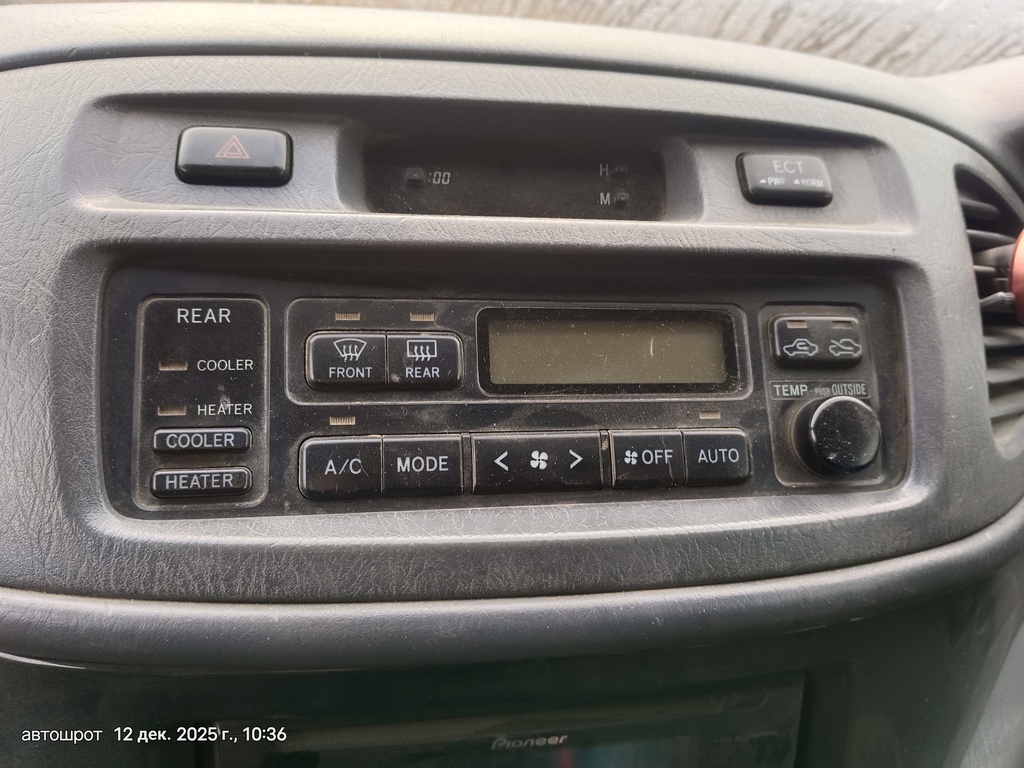 Toyota Hiace Regius I (1997—1999) для ЭБУ климатом