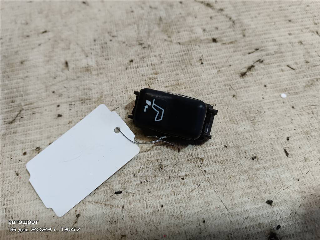 Mercedes-Benz E-класс W124/S124/C124/A124 (1984—1997) для Кнопка откидывания подголовника