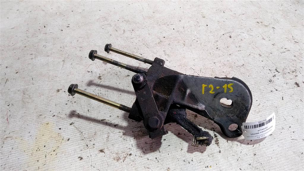 VOLKSWAGEN Golf Mk2 (1983—1992) для Кронштейн КПП правый