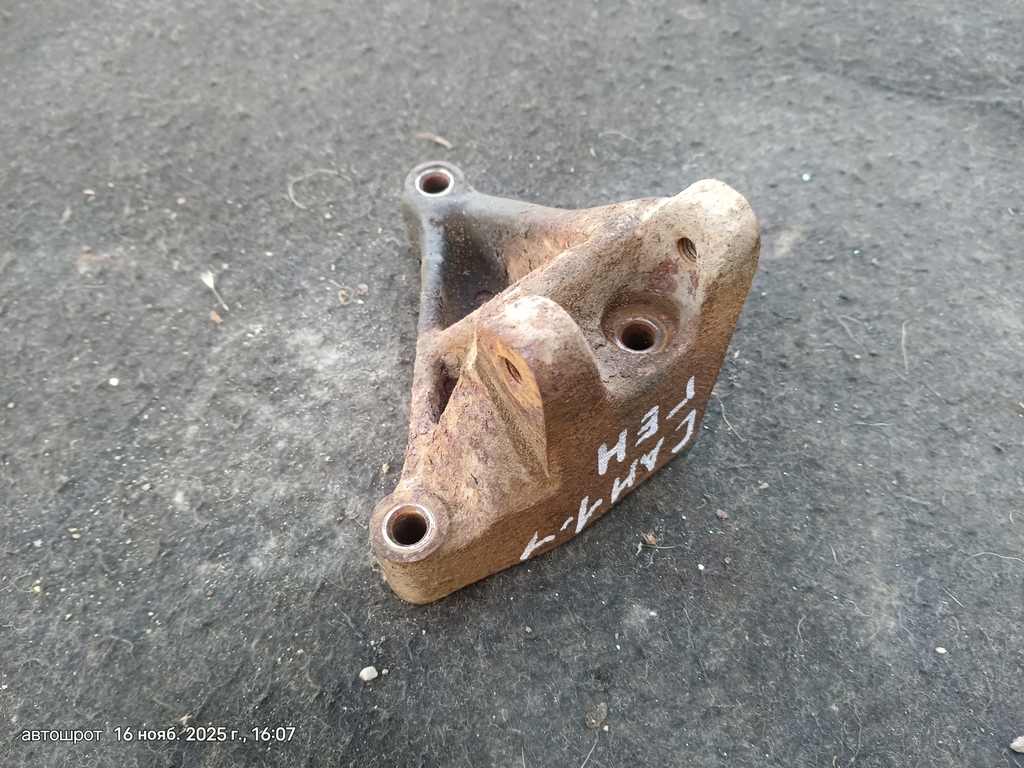 Nissan Sunny B14 (1994—1999) для Кронштейн генератора