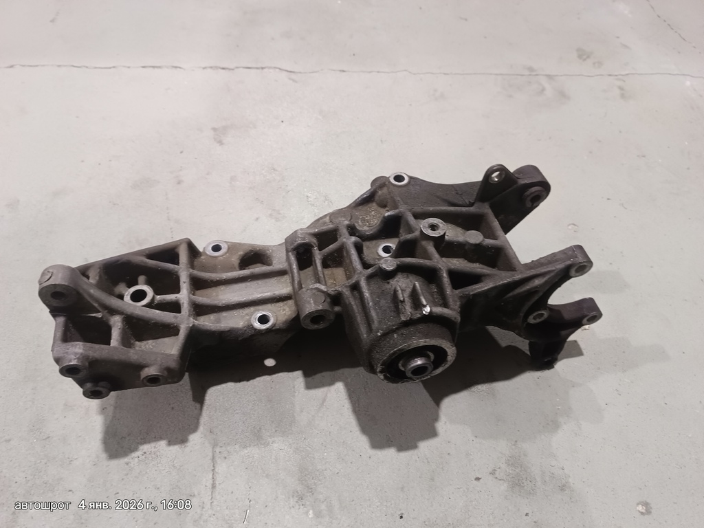 VOLKSWAGEN Passat B5 (1996—2001) для Кронштейн генератора