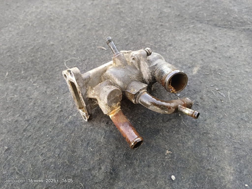 Nissan Sunny B14 (1994—1999) для Корпус термостата