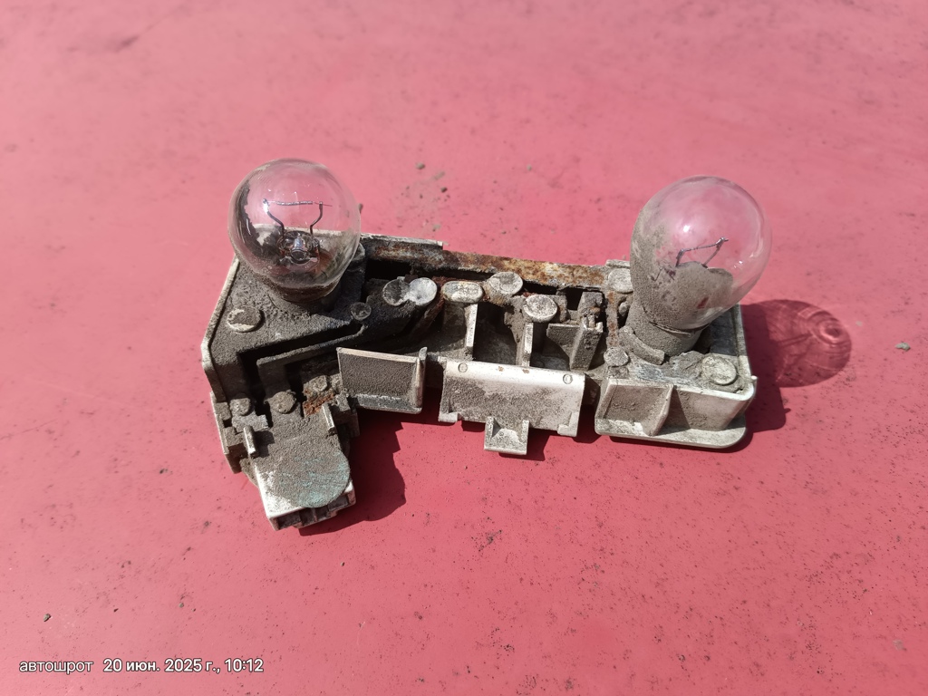 Nissan Primera P10 (1990—1995) для Плата заднего фонаря пара