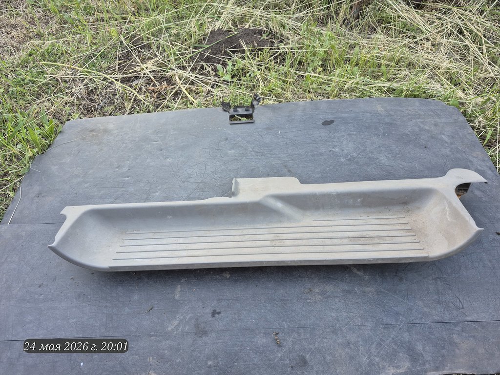 Nissan Serena C24 (1999—2005) для Накладка на порог внутренний передний правый