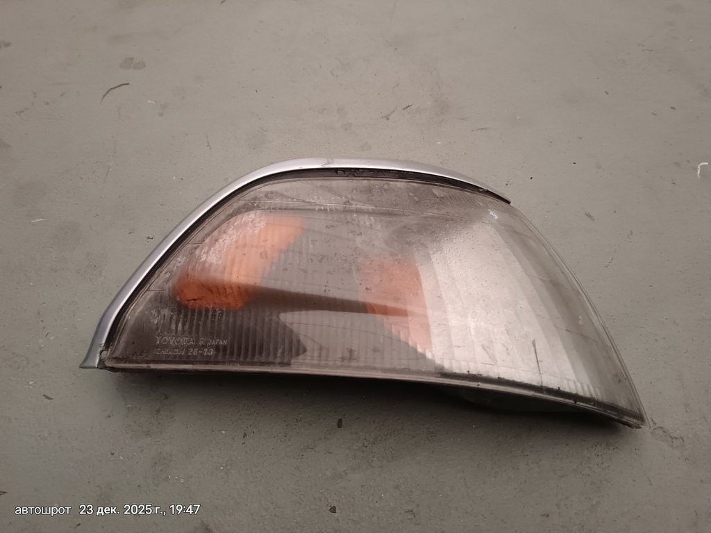 Toyota Hiace Regius I (1997—1999) для Указатель поворота правый белый