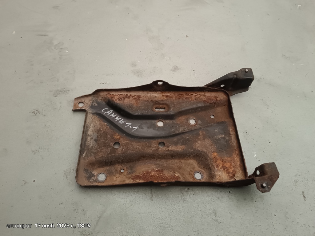 Nissan Sunny B14 (1994—1999) для Крепление АКБ (корпус / подставка)