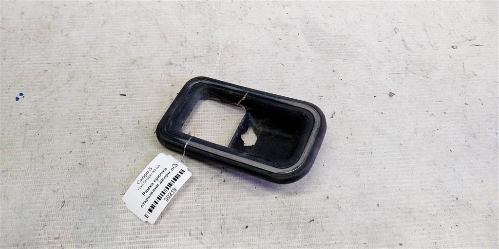 Ford Scorpio I (1985—1994) для Рамка крючка двери левой