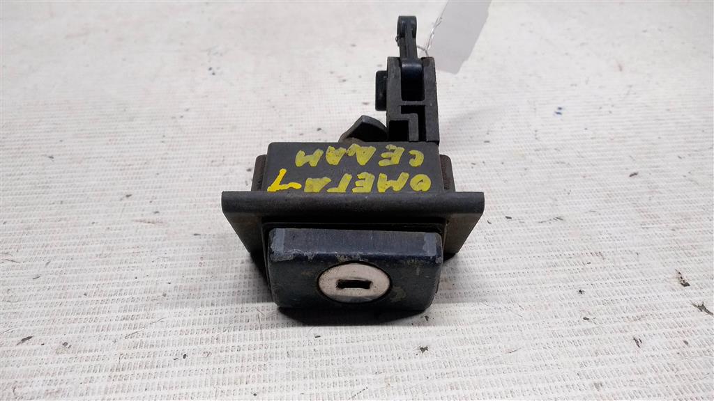 Opel Omega A (1984—1994) для Кнопка открывания багажника личинка