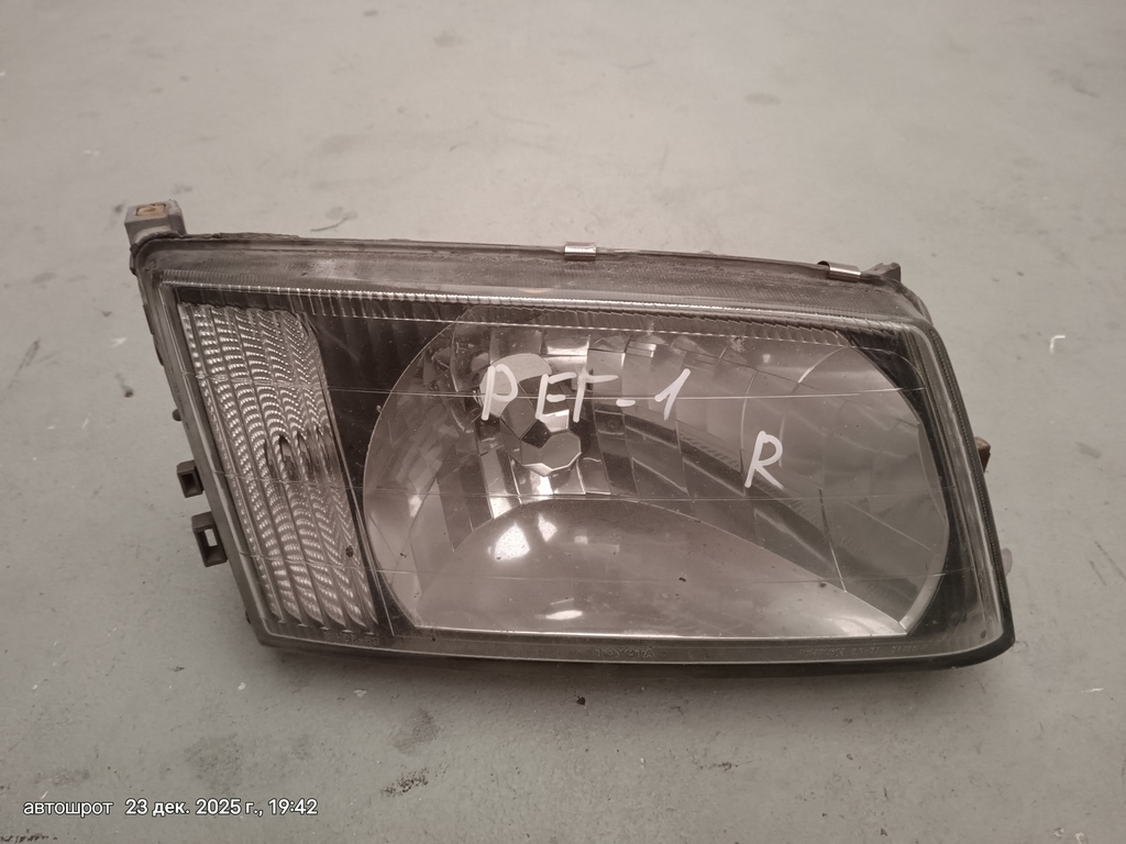 Toyota Hiace Regius I (1997—1999) для Фара правая