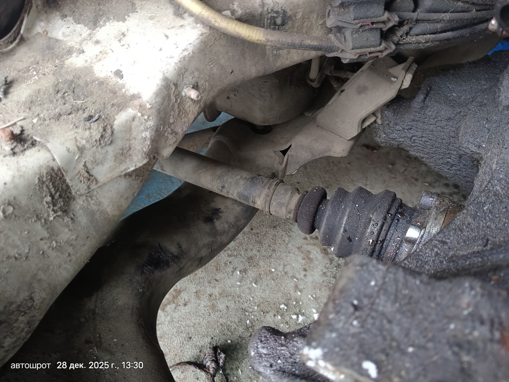 Audi 100 C4 (1990—1994) для Привод в сборе правый