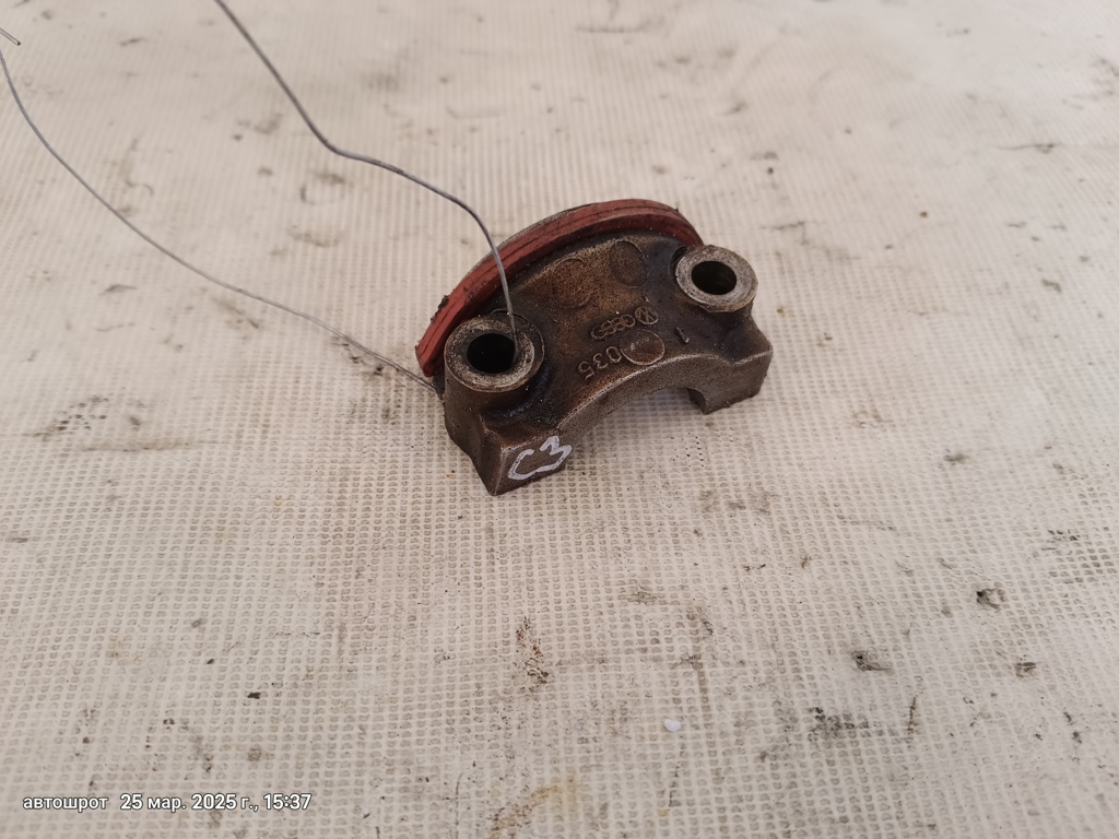 Audi 100 C3 (1982—1988) для Крышка распредвала (бугель)