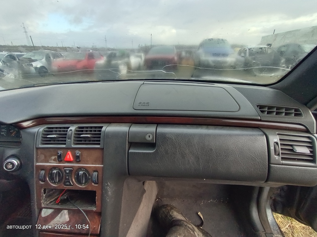 Mercedes-Benz E-класс W210/S210 (1995—1999) для Накладка на торпедо дерево км-т