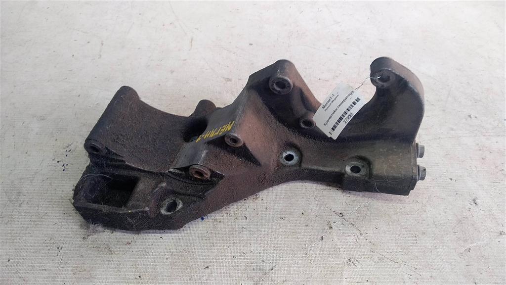 Renault Megane I (1995—1999) для Кронштейн генератора