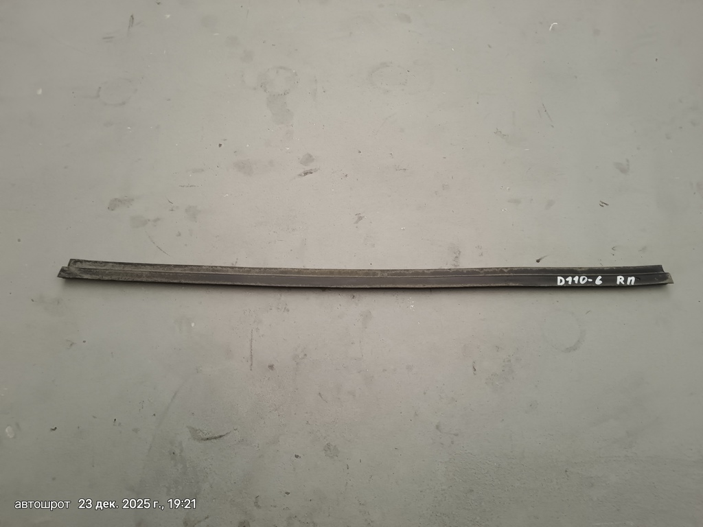 Land Rover Defender I рестайлинг (2007—2016) для Резинка стекла двери передней правой