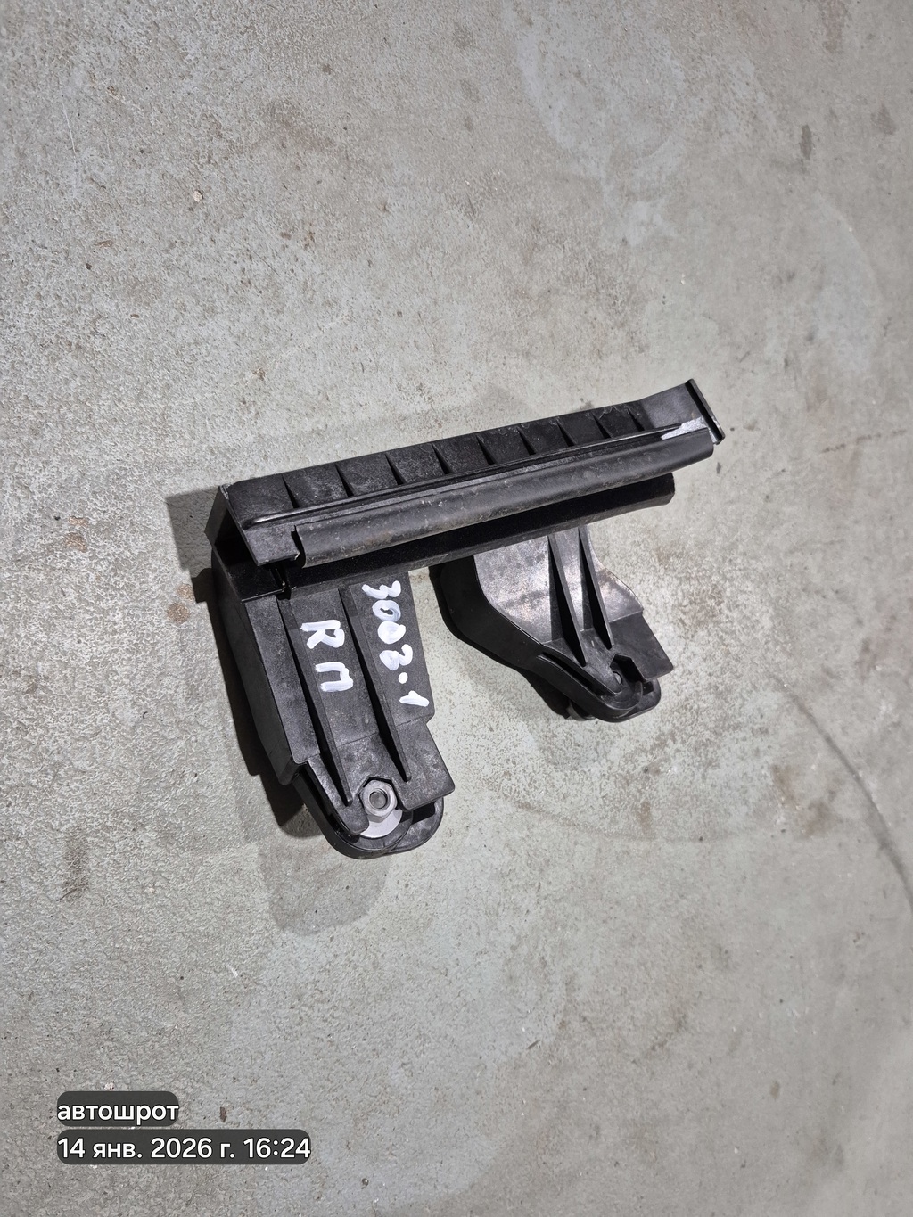 Peugeot 3008 I рестайлинг (2013—2016) для Направляющая стекла двери передней правой