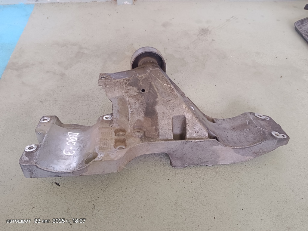 Land Rover Defender I рестайлинг (2007—2016) для Кронштейн компрессора кондиционера