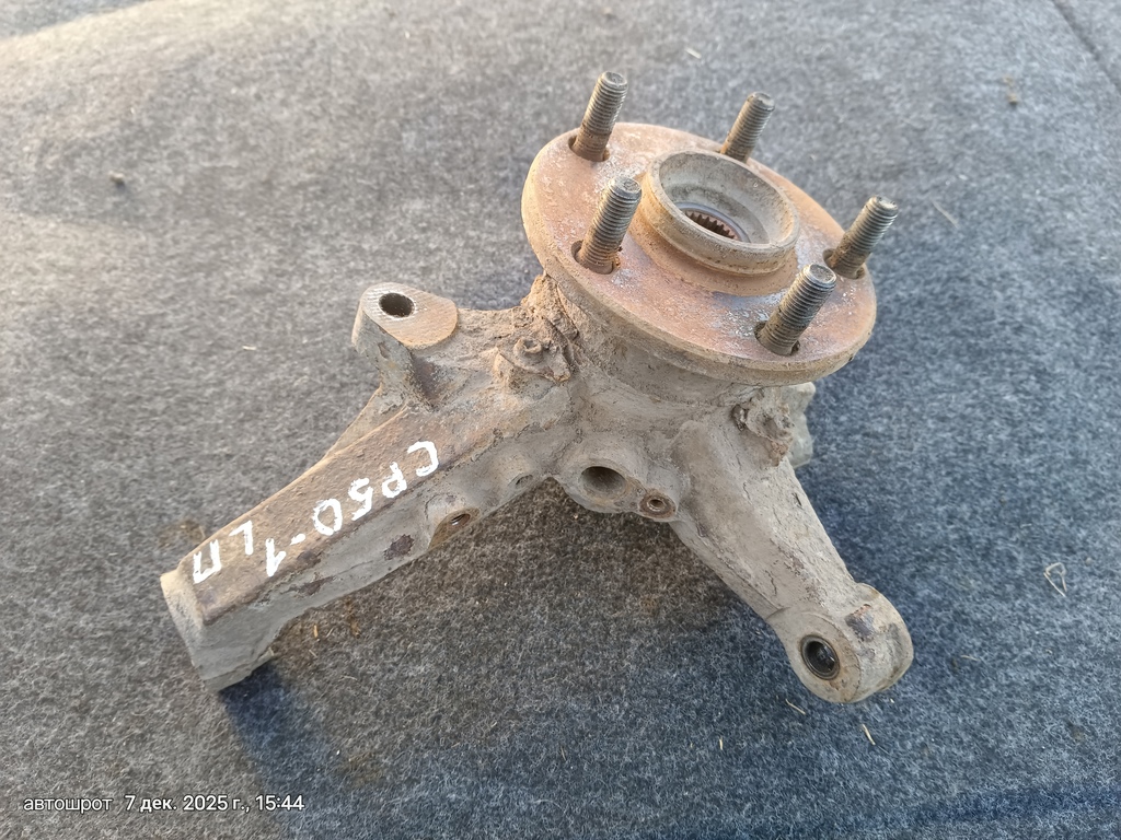 Toyota Lite Ace Noah I рестайлинг (1998—2001) для Кулак поворотный передний левый