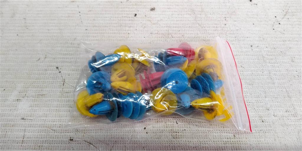 Nissan Micra K11 (1992—2002) для Пистон обшивки