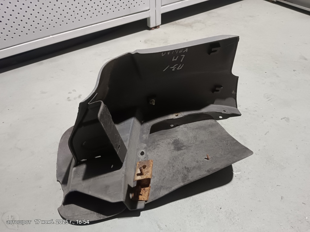 Mitsubishi Pajero III (1999—2003) для Накладка на крыло переднее левое