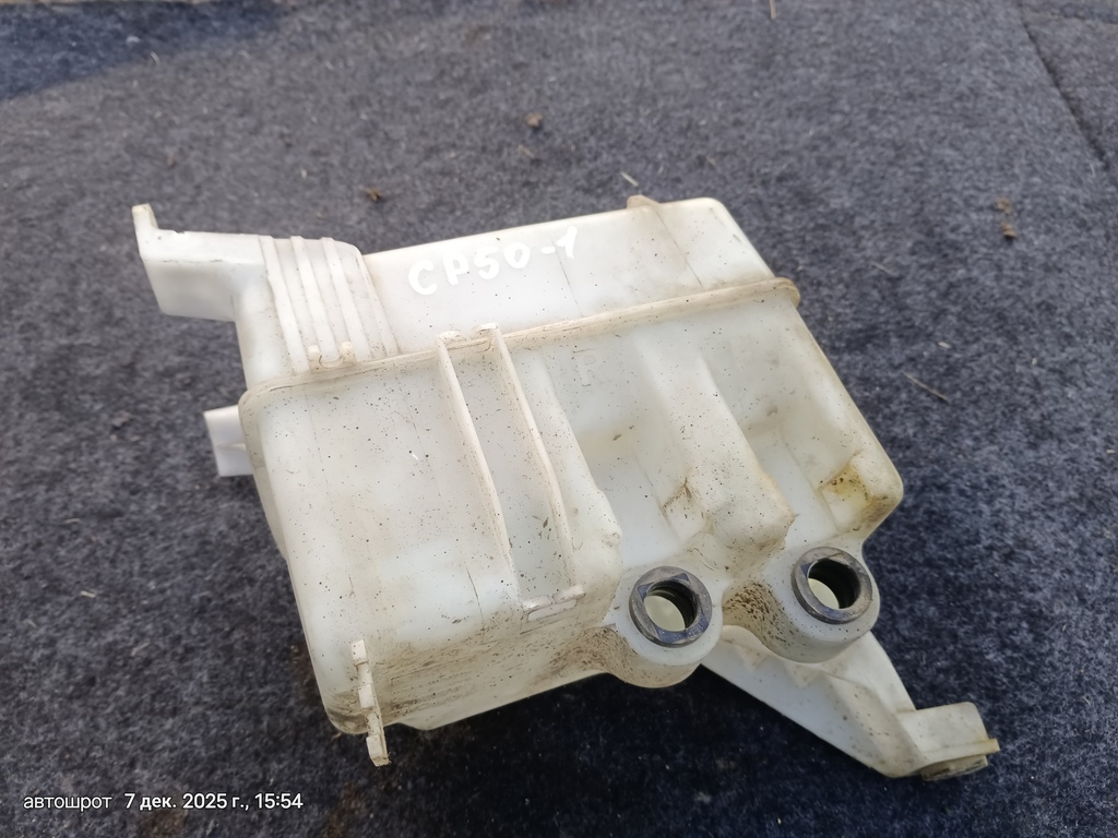 Toyota Lite Ace Noah I рестайлинг (1998—2001) для Бачок омывателя лобового стекла