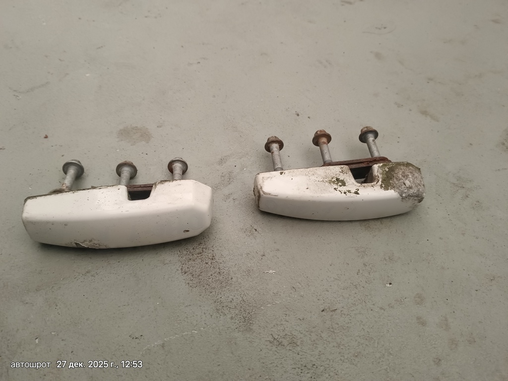 Land Rover Defender I рестайлинг (2007—2016) для Крепление панели лобового стекла