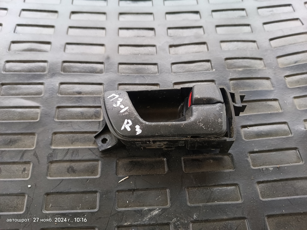 Mitsubishi Pajero III (1999—2003) для Крючок двери задней правой