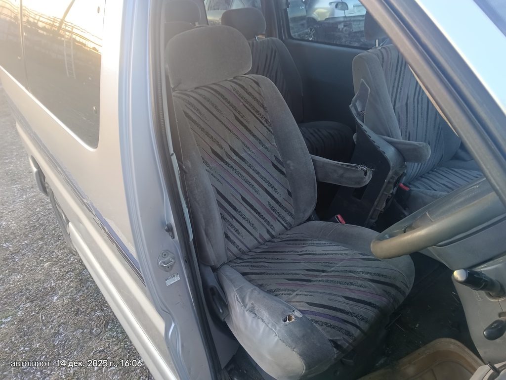 Toyota Hiace Regius I (1997—1999) для Сиденья км-т