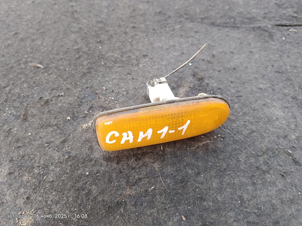 Nissan Sunny B14 (1994—1999) для Повторитель на крыло желтый