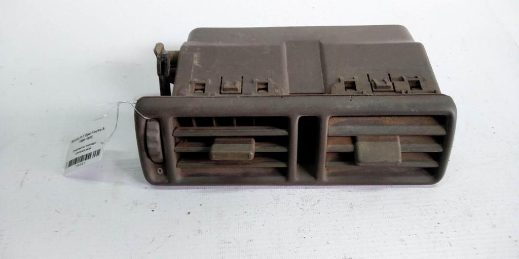 Opel Vectra A (1988—1995) для Дефлектор торпедо центральный