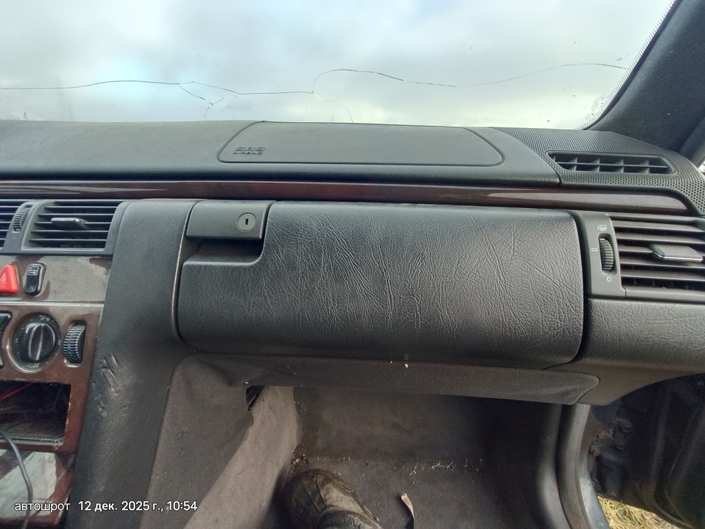 Mercedes-Benz E-класс W210/S210 (1995—1999) для Крышка бардачка