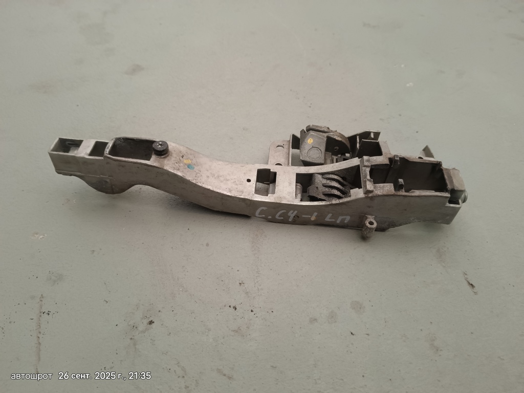 Citroen C4 I (2004—2014) для Крепление ручки двери наружней предней левой