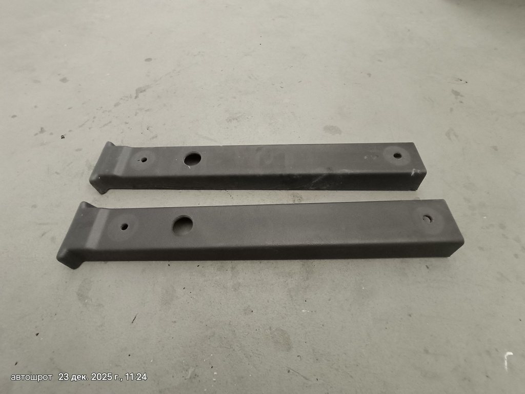 Land Rover Defender I рестайлинг (2007—2016) для Накладка на стойку верхняя среднюю пара