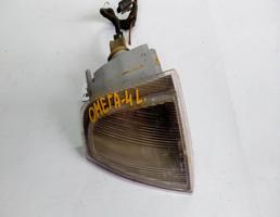Указатель поворота левый белый для Opel Omega A (1984—1994)  запчасти бу