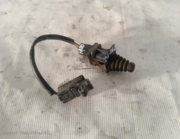 Концевик капота для Land Rover Defender I рестайлинг (2007—2016)  запчасти бу