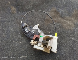 Замок двери задней левой для Peugeot 107 I рестайлинг (2009—2012)  запчасти бу