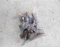 Пистон молдинга наружнего для Mercedes-Benz E-класс W124/S124/C124/A124 (1984—1997)  запчасти бу