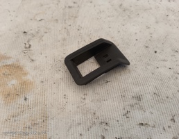 Рамка фиксатора замка двери для Land Rover Defender L316 83-16г  запчасти бу
