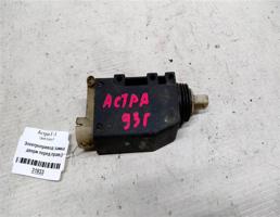 Актуатор замка двери передней правой для Opel Astra F (1991—2005)  запчасти бу
