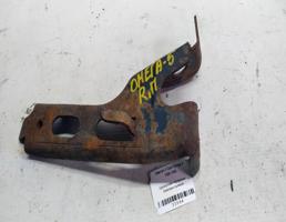 Кронштейн бампера переднего правый для Opel Omega A (1984—1994)  запчасти бу
