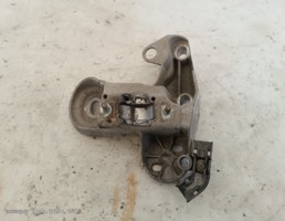 Кронштейн стабилизатора переднего правый для Audi A4 B6 (2000—2006)  запчасти бу