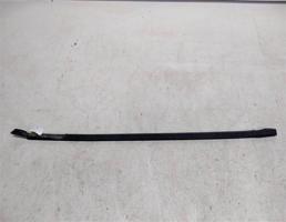 Молдинг стекла двери передней левой для VOLKSWAGEN Passat B3 (1988—1993)  запчасти бу