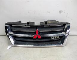 Решетка радиатора для Mitsubishi Pajero 3 99-02г  запчасти бу