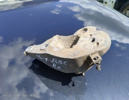 Кронштейн стабилизатора переднего правый для Audi A6 C6 (2004—2008)  запчасти бу