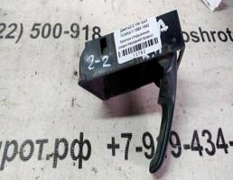 Крючок двери передней правой для VOLKSWAGEN Jetta II (1984—1992)  запчасти бу