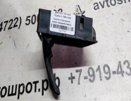 Крючок двери передней левой для VOLKSWAGEN Jetta II 82-92г  запчасти бу