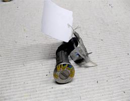 Личинка двери для Renault Logan I рестайлинг (2009—2015)  запчасти бу