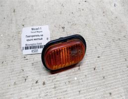 Повторитель на крыло желтый для Renault Megane I (1995—1999)  запчасти бу