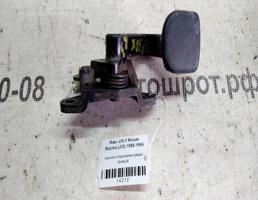 Крючок двери правой для Nissan Maxima J30 (1988—1994)  запчасти бу